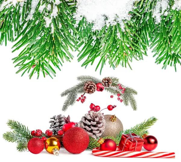 Vánoční Pozadí Jedlovými Větvemi Dekorace Izolované Bílém Pozadí Slavnostní Skladba — Stock fotografie
