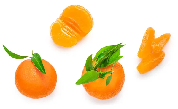 Tangerine Clementine Sinaasappelen Vruchten Met Groen Blad Geïsoleerd Witte Achtergrond — Stockfoto