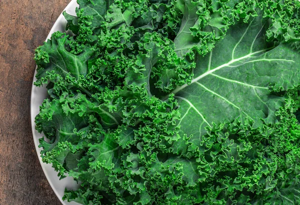 Kale Salad Daun Sayuran Green Kale Segar Piring Putih Atas — Stok Foto