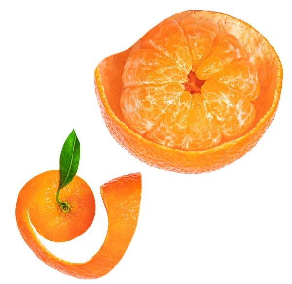 柑橘或柑橘果皮在白色背景下分离 新鲜的曼达林卷曲顶部视图 平面拉 — 图库照片