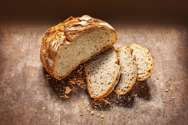 Koyu Ahşap Arka Planda Ekmek Pastane Geleneksel Kırsal Gıda Konsepti — Stok fotoğraf