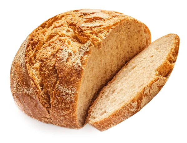 Beyaz arka planda kırıntıları olan taze pişmiş ekmek. Dilimlenmiş, kesilmiş buğday ekmeği..