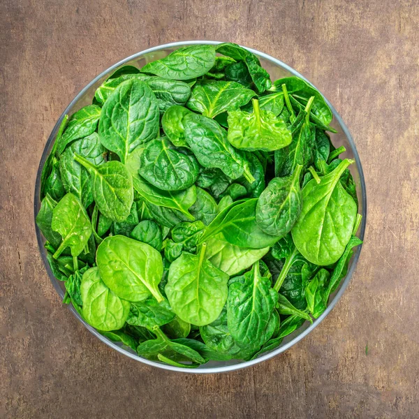 Bowl Spinach Leaves Wooden Table Fresh Spinach Closeup Top View — Stock Photo, Image