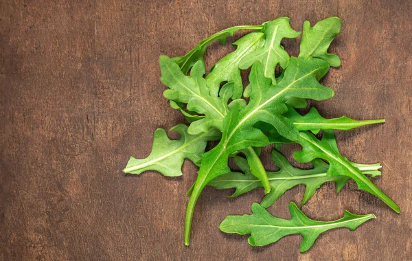 Foglia Rucola Sul Tavolo Legno Mucchio Foglie Rucola Verde Fresco — Foto Stock