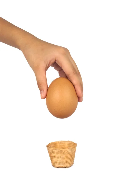 Segurando ovo em copo de ovo — Fotografia de Stock