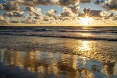 denizde gün batımı