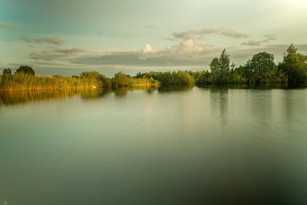 Spokojne jezioro — Zdjęcie stockowe