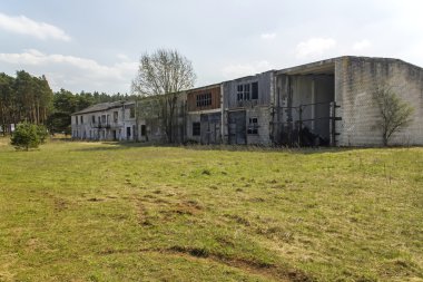 terk edilmiş eski bina