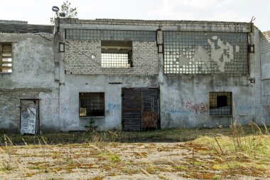 terk edilmiş binada