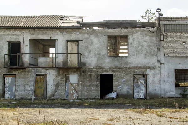 Verlassenes und zerstörtes Gebäude — Stockfoto