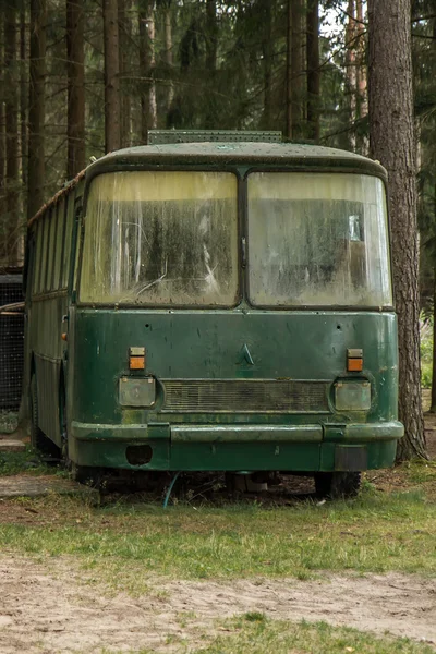 Зеленый автобус — стоковое фото