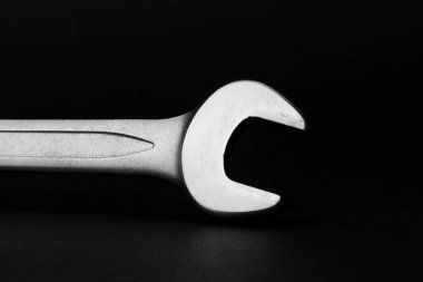 Siyah arkaplanda düğme