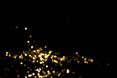 Siyah arkaplanda altın bulanık bokeh ışıkları