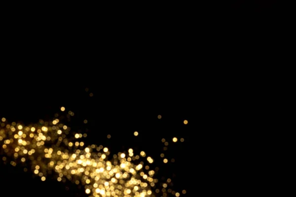 Siyah arkaplanda altın bulanık bokeh ışıkları — Stok fotoğraf