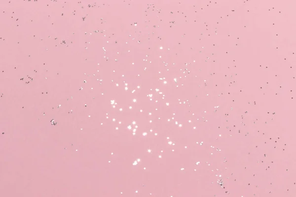 ピンクの背景に輝く銀の輝き ぼやけた光 — ストック写真