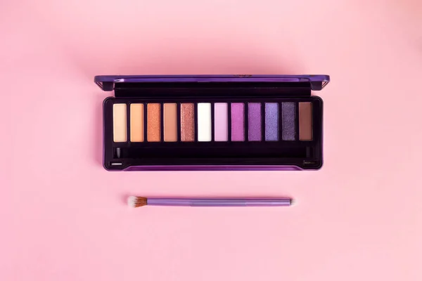 Colorful Eye Shadow Palette Brush Pink Background Color Eyeshadow Palette — Stockfoto