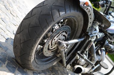 motosiklet lastik ve egzoz kapat