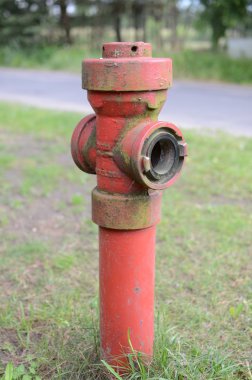 Kırmızı eski hidrant