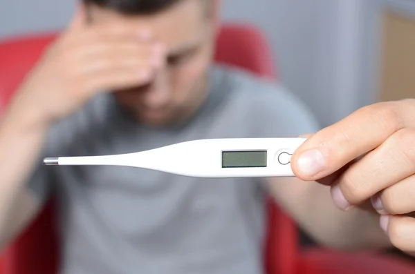 genç adam alma sıcaklığı