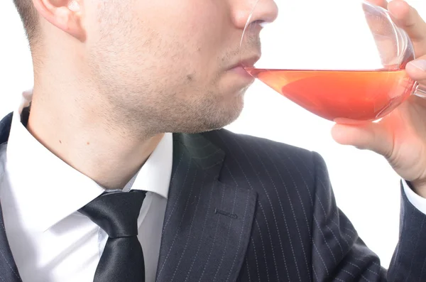 Joven empresario bebiendo vino — Foto de Stock