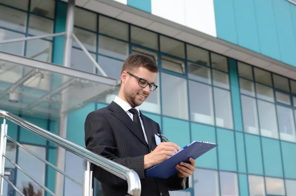 Young businessman outdoors — Stock Photo, Image