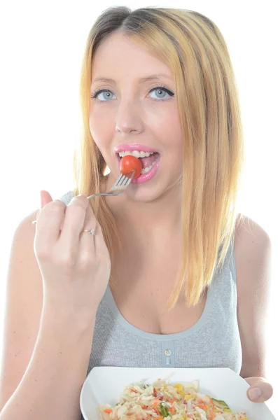 Young woman eating fresh salad — Stock Photo, Image