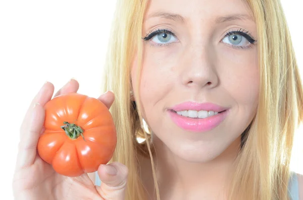 Young woman eating fresh salad — Stock Photo, Image