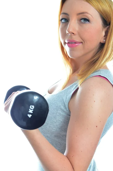 Egzersiz yapan genç kadın.