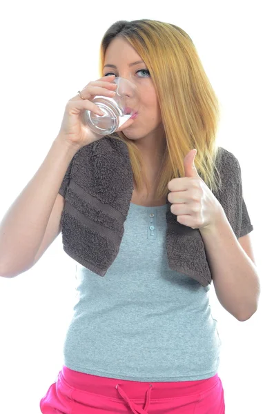 Mujer joven haciendo ejercicio — Foto de Stock