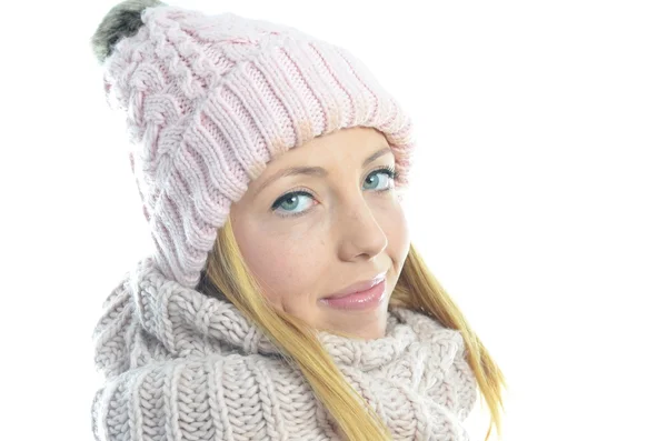 Junge Frau in Winterkleidung — Stockfoto