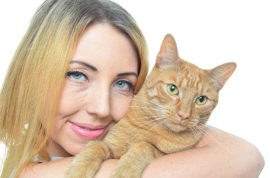 Kedili genç kadın.