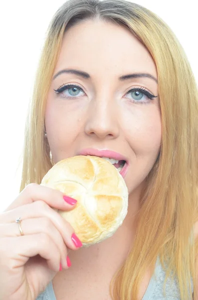 Kadın yemek ekmek rulo — Stok fotoğraf