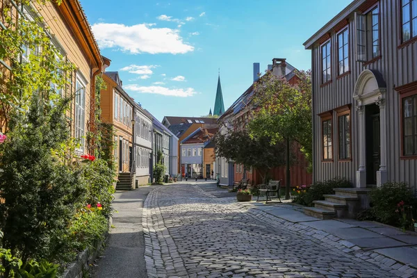 Straße Bakklandet Beliebtes Touristenviertel Der Norwegischen Stadt Trondheim — Stockfoto