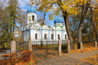 Hint yazı boyunca Letonya 'daki Cesis kasabasındaki kilise.