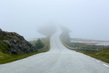 Smoela 'nın Norveç' in merkezinde bulunduğu adada sis var.
