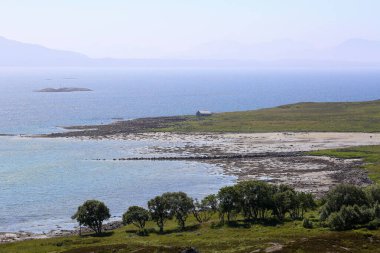 Norveç 'in Aure kentindeki Edoeyfjord ve dağların manzarası