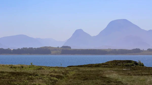 オーレ自治体 ノルウェーのEdoeyfjordと山の大規模な眺め — ストック写真