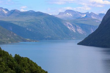 Norveç 'in orta kesimindeki Landfjorden' in havadan görünüşü
