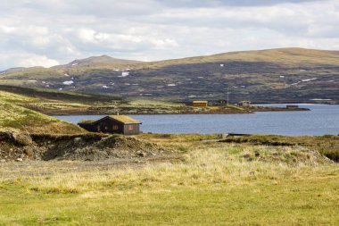 Norveç 'te bahar, Oppdal belediyesinde Orkel Gölü manzarası