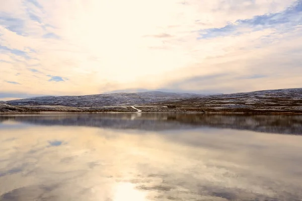 Oppdal Belediyesinde Bulunan Orkel Gölü Manzarası Dağlara Ilk Kar Yağan — Stok fotoğraf