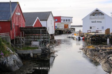 Smoela Norveç 07 / 02 / 2021 Norveç 'in merkezi Smoela (Norveç' in merkezi bölümü) üzerinde yer alan küçük bir köy olan Veiholmen 'in görüntüsü)