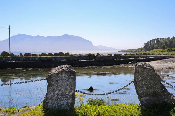 Smoela 'nın Norveç' in orta kesimindeki adanın manzarası