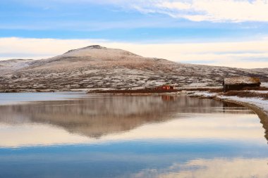 Orkel Norveç 10 / 20 / 2018 Norveç 'in orta kesimindeki Oppdal belediyesinde yer alan Orkel Gölü Manzarası
