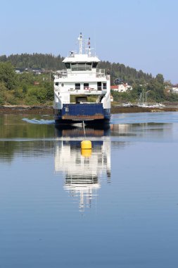 Levanger Norveç 07 / 26 / 2021 Marine Trondelag 'da bulunan küçük Norveç kasabası Levanger' de. Trondheim fiyordundaki feribot manzarası