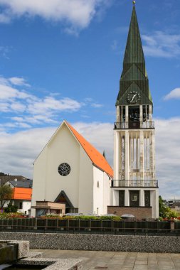 Molde Katedrali (Norveççe: Molde domkirke) Norveç 'in Moere og Romsdal ilinin Molde Belediyesi' nde yer alan bir katedral. Molde şehrinde yer almaktadır..