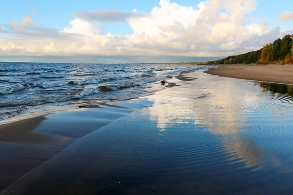 Piaszczysta Plaża Miejscowości Saulkrasti Widokiem Zatokę Rigas — Zdjęcie stockowe
