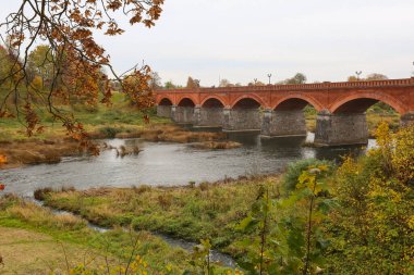 Letonya 'nın Kuldiga kentindeki Venta nehri üzerindeki taş köprü.