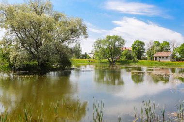 Letonya kırsal kesimi, Kabile köyündeki gölet.