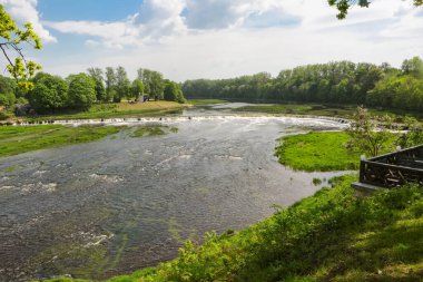 Venta Şelalesi, Venta Nehri üzerinde Avrupa 'nın en geniş şelalesidir.