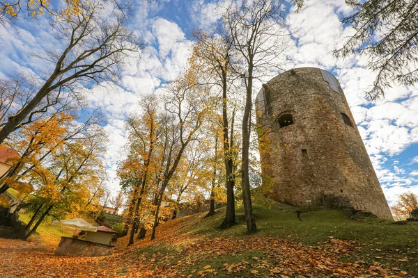 Jesienny Park Opuszczony Zamek Łotewskim Mieście Cesis Który Ponad 800 — Zdjęcie stockowe